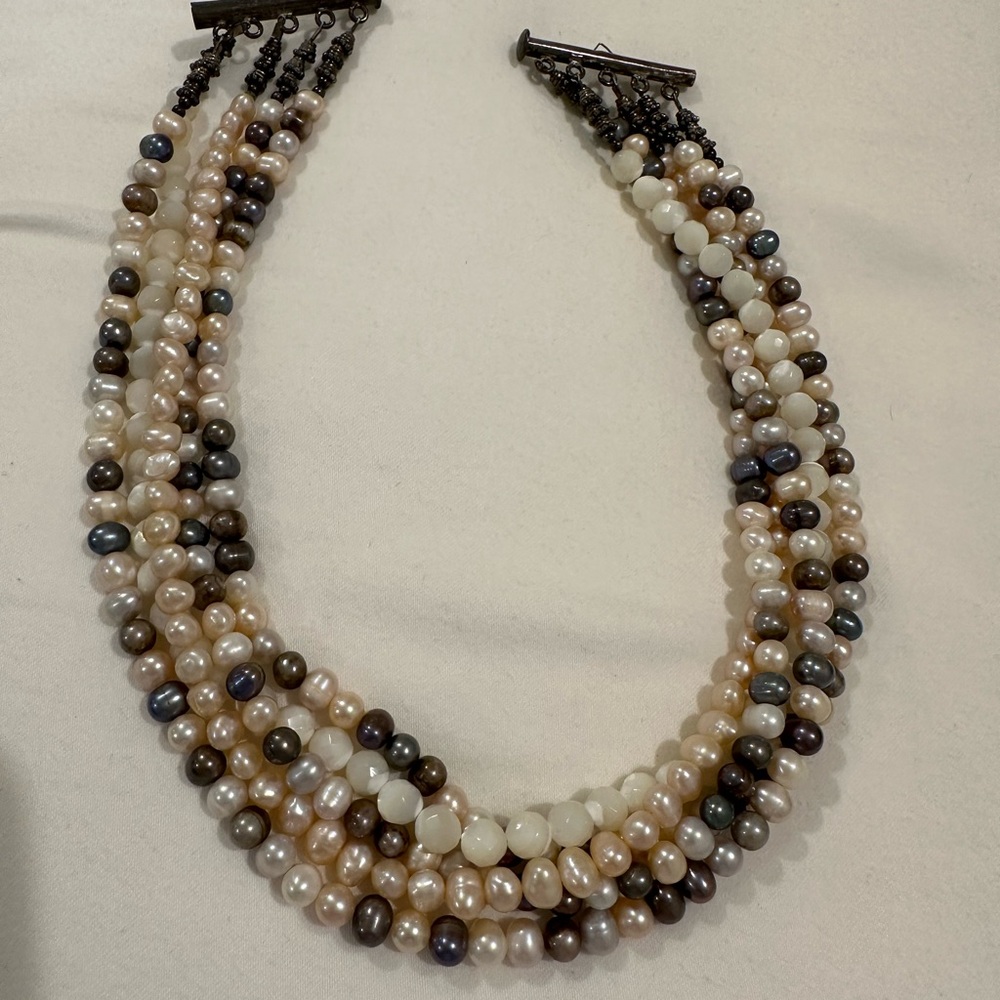 Triple stand multi color pearl necklace